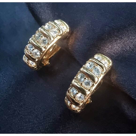 Vintage SWAROVSKI Signed Clear Rhinetones Half Hoop Clip On Earrings Gold Tone - Picture 6 of 10